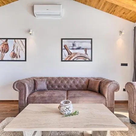 Ferienhaus Mit Privatpool Fur 8 Personen Ca 140 Qm In Jezera, Dalmatien Norddalmatien *