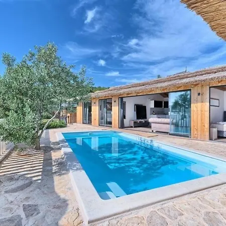 Ferienhaus Mit Privatpool Fur 8 Personen Ca 140 Qm In Jezera, Dalmatien Norddalmatien בית נופש *