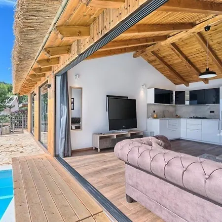 Ferienhaus Mit Privatpool Fur 8 Personen Ca 140 Qm In Jezera, Dalmatien Norddalmatien